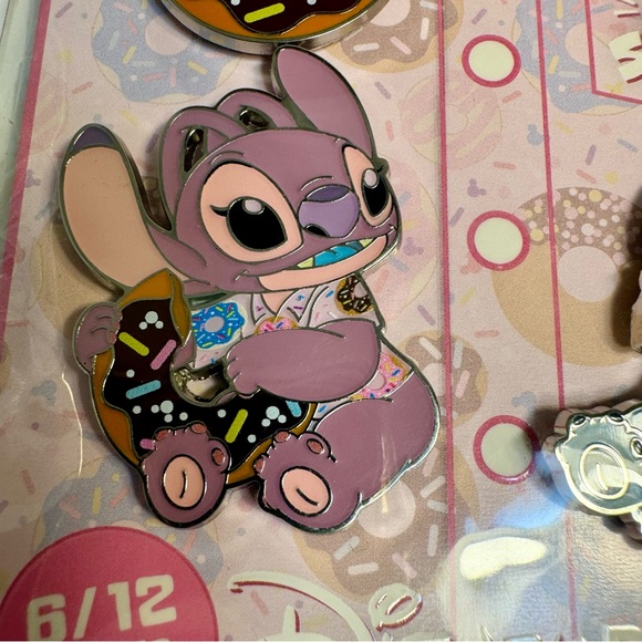 NWT. Disney pins. Stitch Attacks Snacks Limited Release Pin Set, Disney eats - Picture 3 of 11